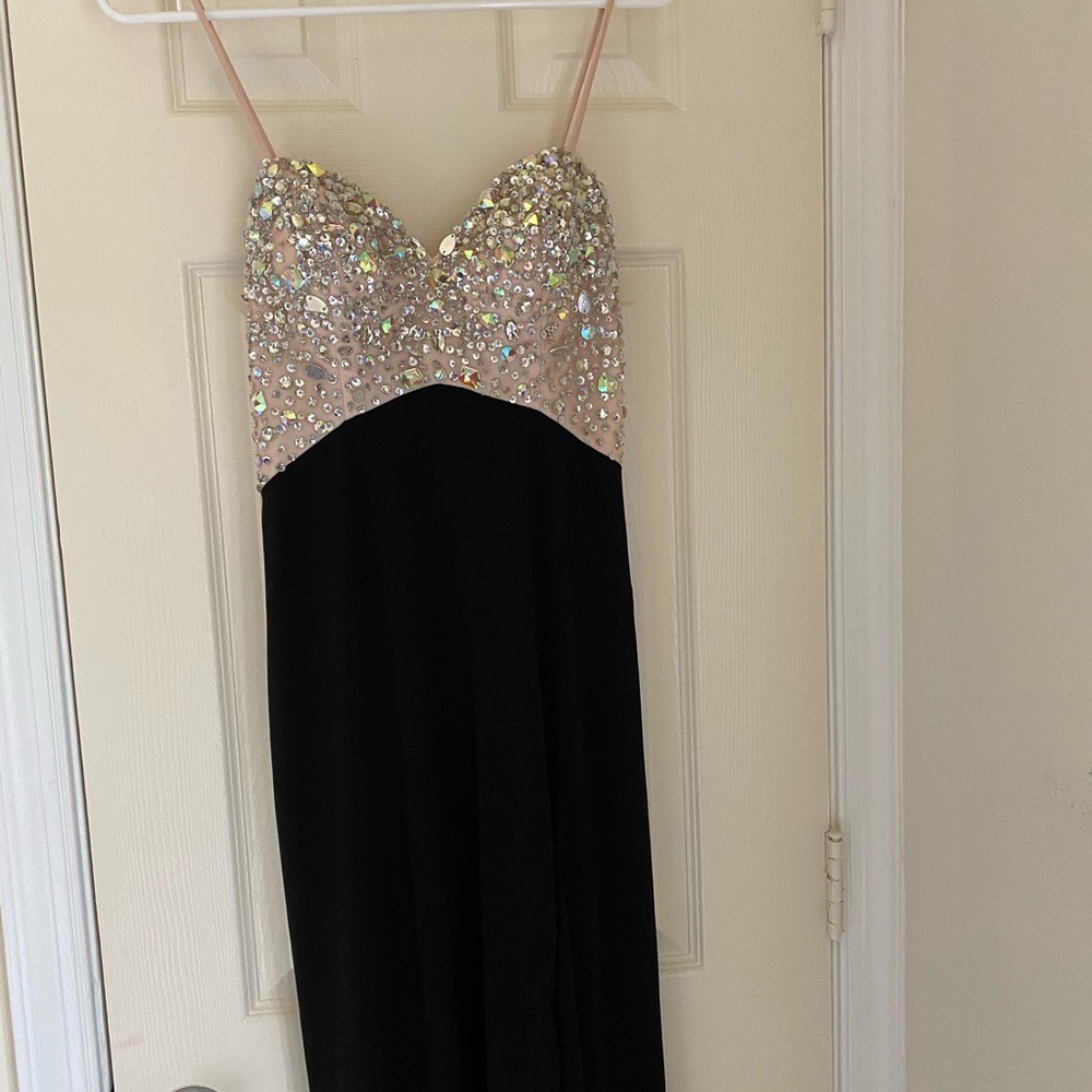 Great quality Prom Dress waiting 4 its next Queen!